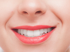 健康で美しい白い歯に-セラミック治療-
